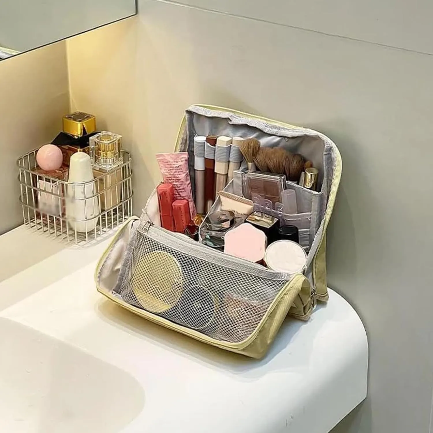 Doresty Makeup Bag, Doresty Standing Makeup Bag  Portable, Large Capacity, Vertical Large Opening Waterproof Multifunctional Make up Bags with Compartments, Toiletry Bag for Girls Women (Black)