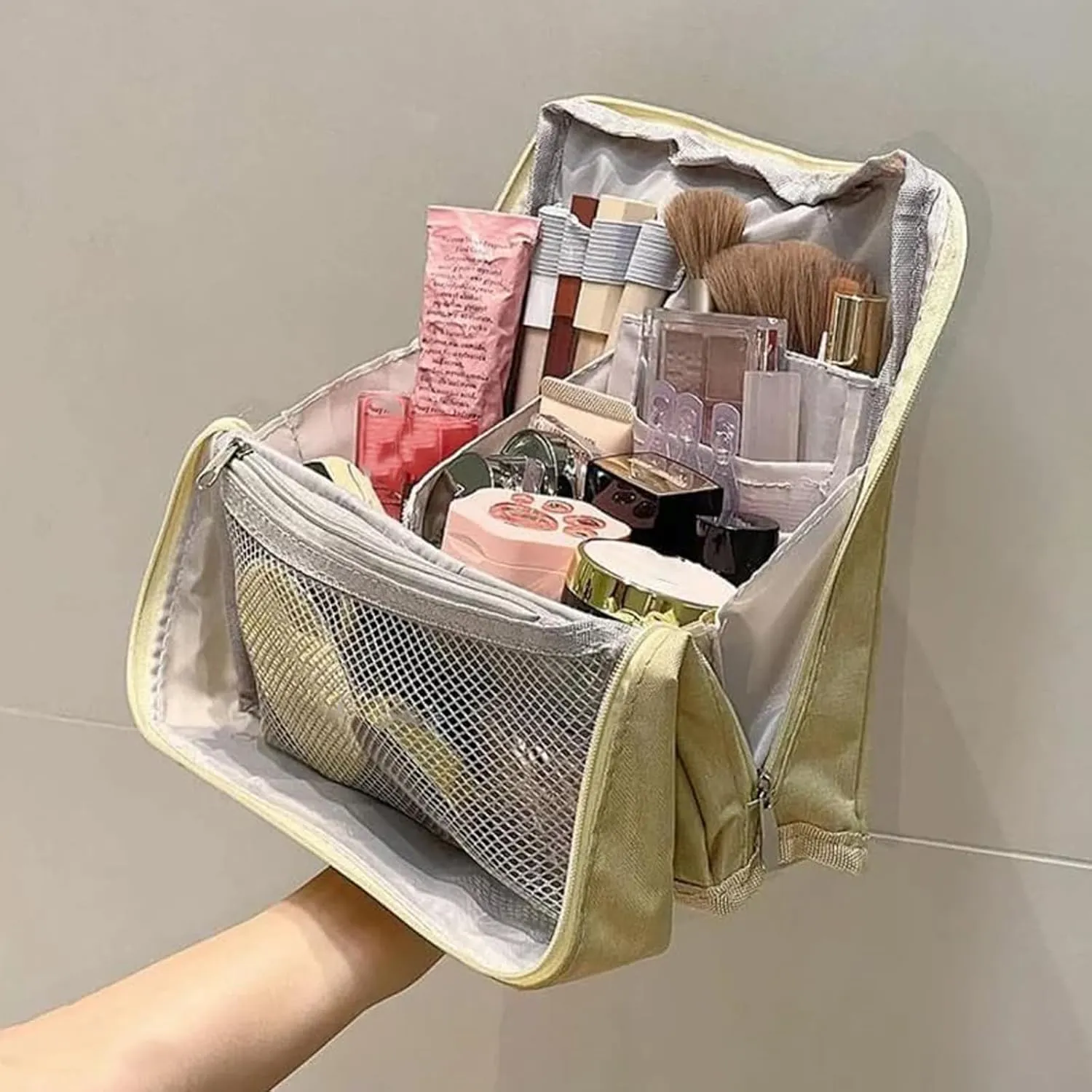 Doresty Makeup Bag, Doresty Standing Makeup Bag  Portable, Large Capacity, Vertical Large Opening Waterproof Multifunctional Make up Bags with Compartments, Toiletry Bag for Girls Women (Black)