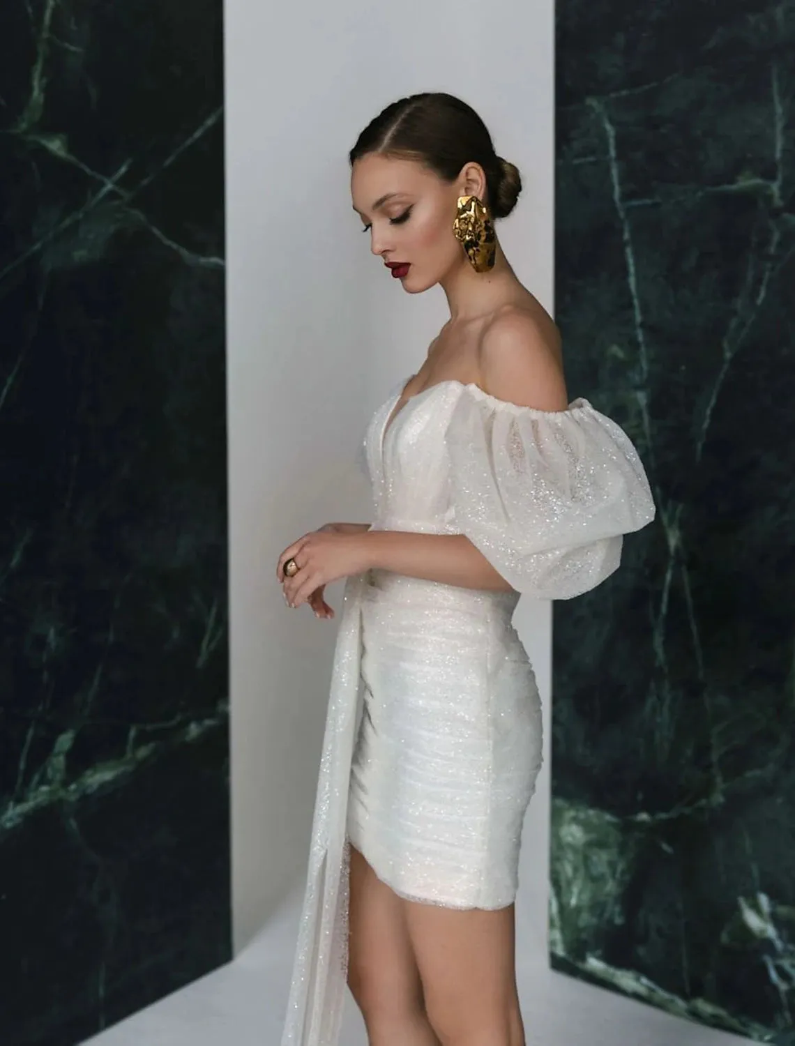 Luolandi Reception Sparkle & Shine Little White Dresses Wedding Dresses Sheath / Column V Neck Short Sleeve Short / Mini Sequined Bridal Gowns With Ruched