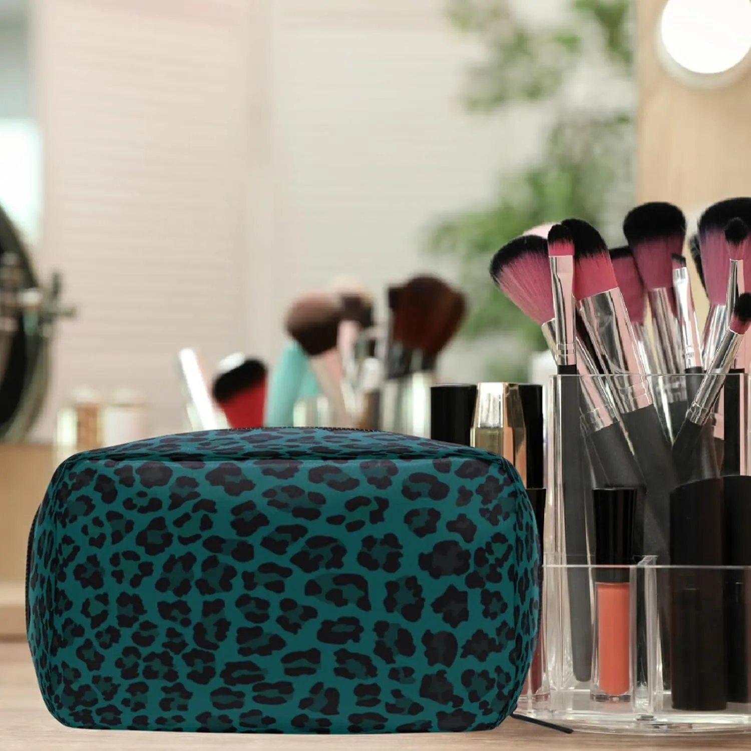 MNSRUU Small Cosmetic Bag for Girl Women Travel, Leopard Print Blue Makeup Toiletry Organizer Bags with Compartments