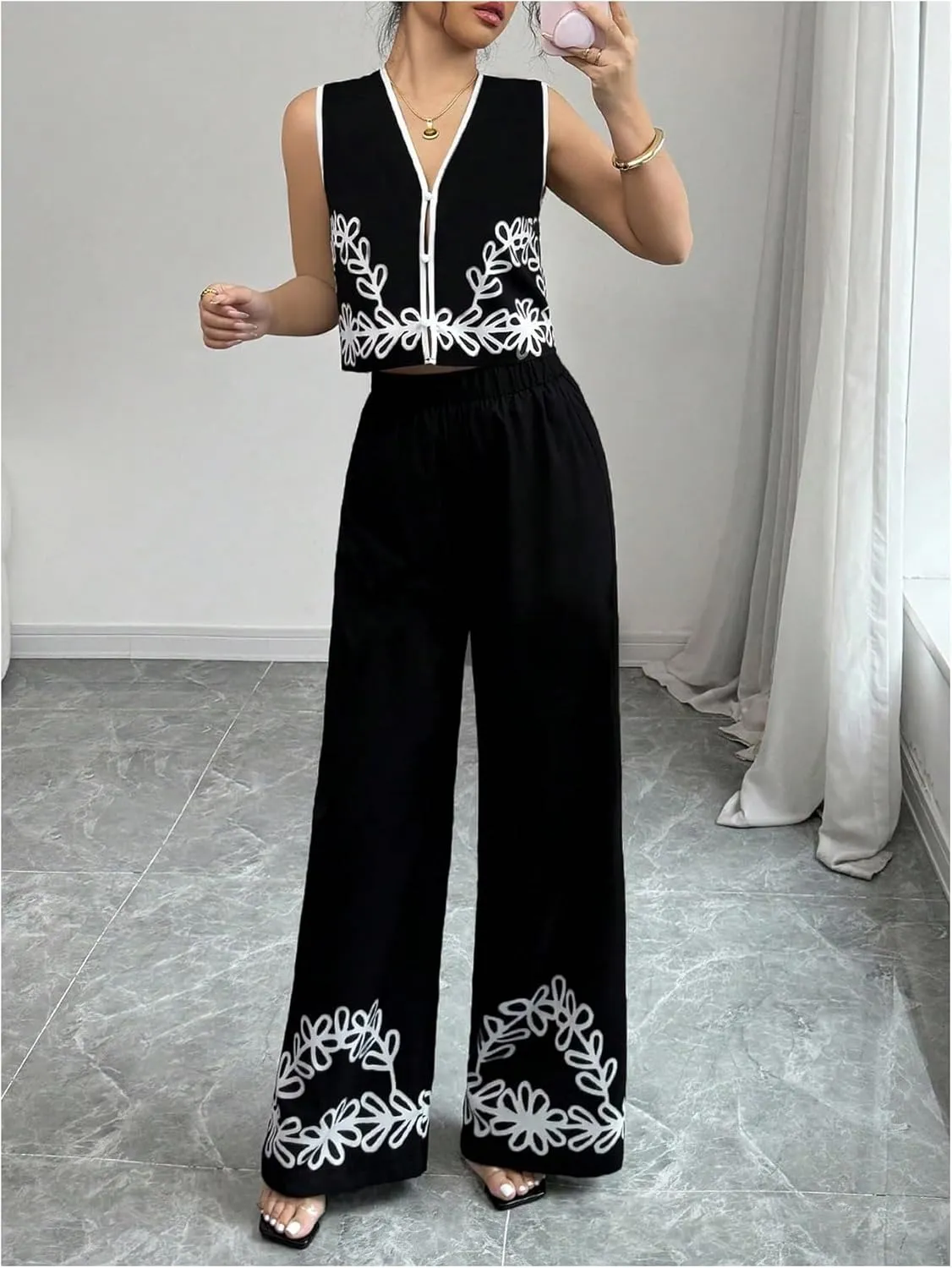 OYOANGLE Women's 2 Piece Outfits Boho Floral Button V Neck Crop Vest Tank Top and Straight Pants Set