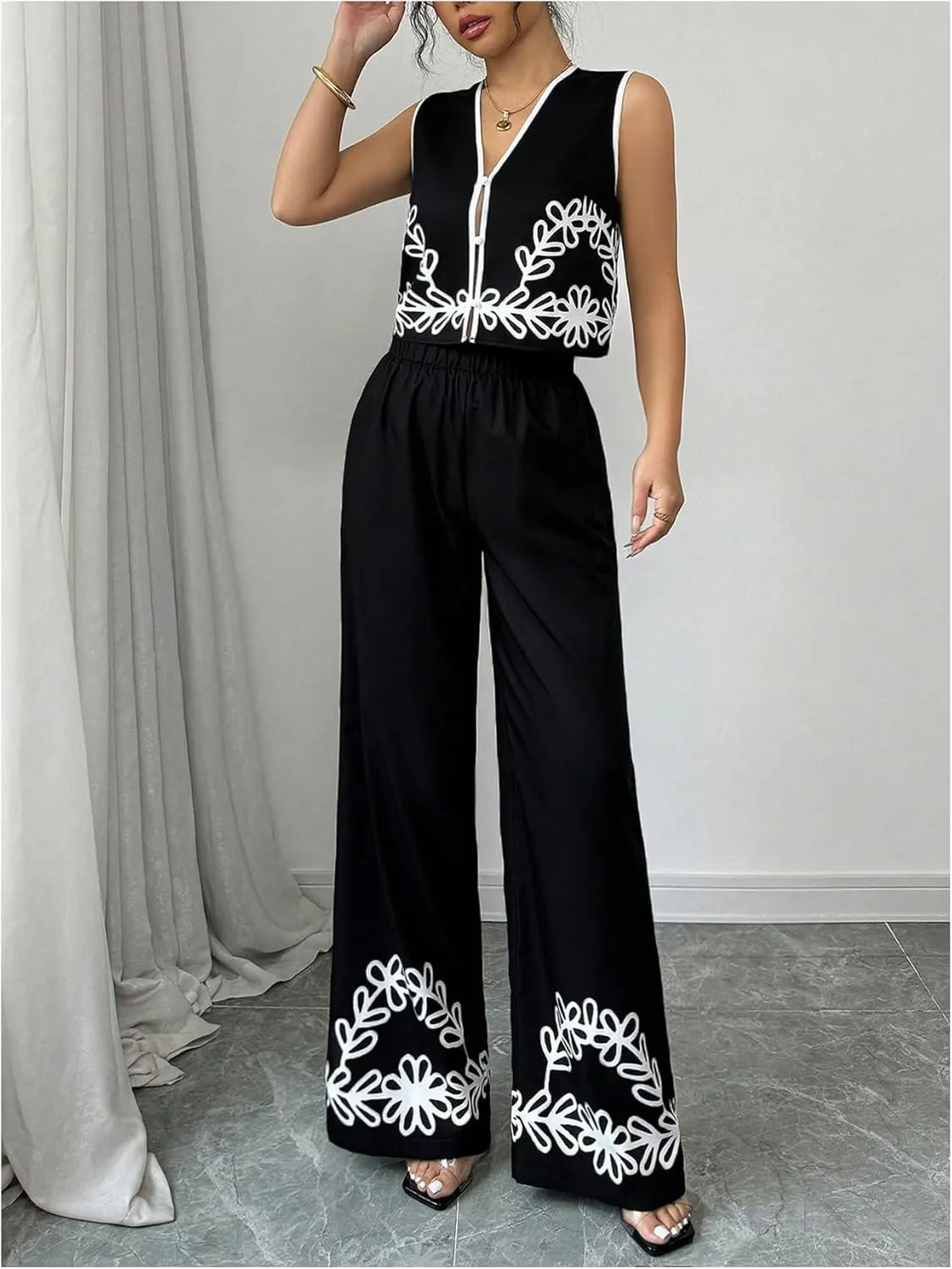 OYOANGLE Women's 2 Piece Outfits Boho Floral Button V Neck Crop Vest Tank Top and Straight Pants Set