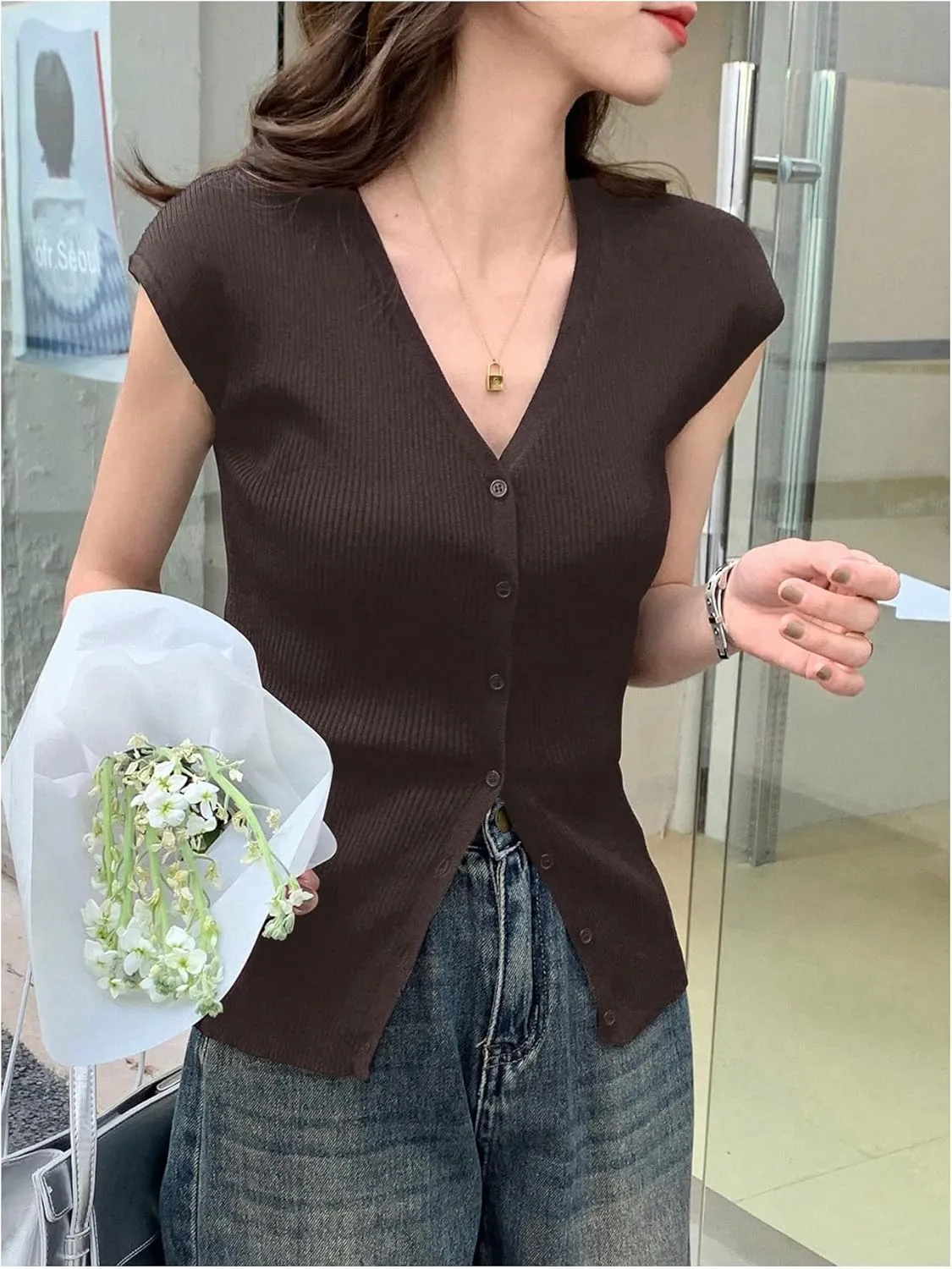 Women's Cardigan Sweater Vest Tops Cap Sleeve V Neck Button Down Tank Tops Knit Fall Outfits 2024